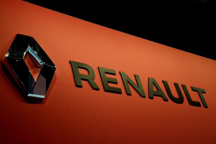 "Renault"nun satışları onbirillik minimuma enib