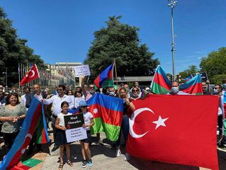 BMT-nin İsveçrədəki qərargahının qarşısında soydaşlarımızın etiraz aksiyası keçirilib