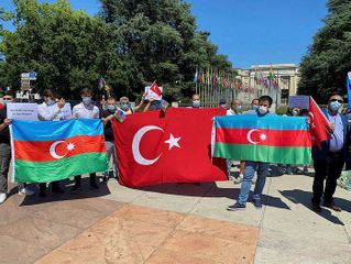 BMT-nin İsveçrədəki qərargahının qarşısında soydaşlarımızın etiraz aksiyası keçirilib