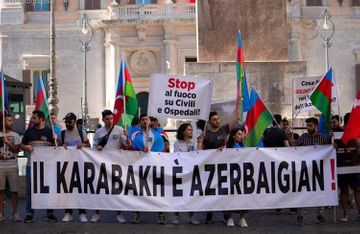 Перед зданием парламента Италии прошла акция в поддержку Азербайджана - ФОТО