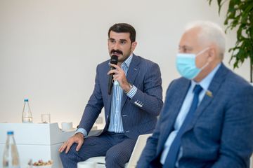 Prezidentin köməkçisi bir sıra ziyalı və ictimai xadimlə görüşüb - FOTO