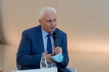 Prezidentin köməkçisi bir sıra ziyalı və ictimai xadimlə görüşüb - FOTO