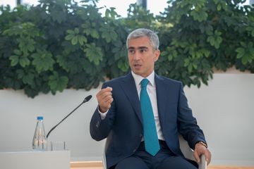 Prezidentin köməkçisi bir sıra ziyalı və ictimai xadimlə görüşüb - FOTO