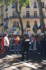 Перед посольством Армении в Париже прошла акция протеста - ФОТО