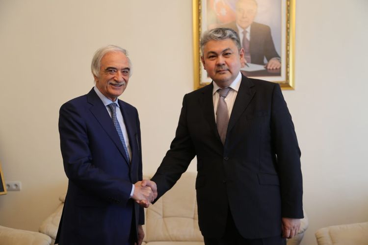 Polad Bülbüloğlu Qazaxıstanın Rusiyadakı yeni səfiri ilə görüşüb