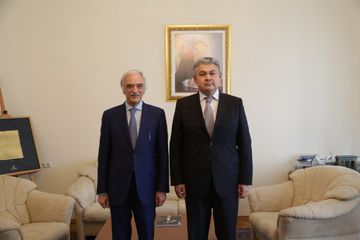 Polad Bülbüloğlu Qazaxıstanın Rusiyadakı yeni səfiri ilə görüşüb