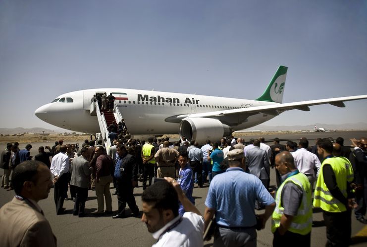 Иранский самолет вынужденно сел из-за истребителя