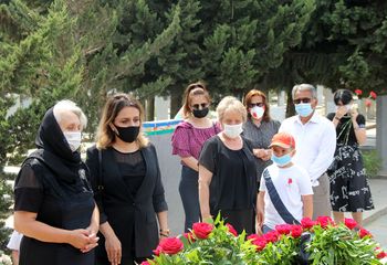 Müdafiə Nazirliyinin nümayəndə heyəti hərbi pilot Rəşad Atakişiyevin məzarını ziyarət edib