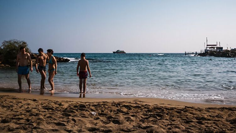 На Кипре за полгода поток туристов уменьшился на 84% из-за коронавируса