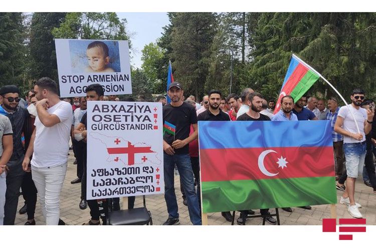 В Марнеули проходит акция «Стоп оккупации – свобода Карабаху, затем мир» с требованием освободить от оккупации азербайджанские земли – ФОТО 