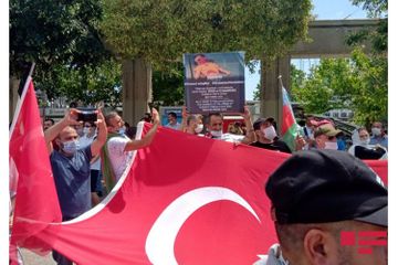 İstanbulda “Azərbaycana dəstək, şəhidlərimizi anma və Ermənistanı qınama” aksiyası keçirilib - FOTOSESSİYA