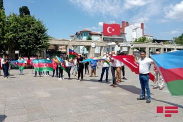 İstanbulda “Azərbaycana dəstək, şəhidlərimizi anma və Ermənistanı qınama” aksiyası keçirilib - FOTOSESSİYA