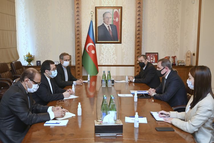 Глава МИД Азербайджана принял посла Ирана Джавада Джахангирзаде по случаю завершения его дипломатической деятельности