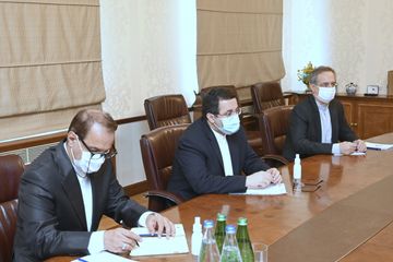 Azərbaycan XİN başçısı İran səfiri Cavad Cahangirzadəni diplomatik fəaliyyətinin başa çatması münasibətilə qəbul edib
