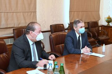 Глава МИД Азербайджана встретился с послом Палестины 