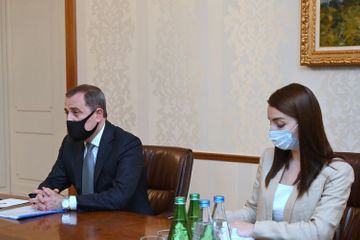 Глава МИД Азербайджана встретился с послом Палестины 