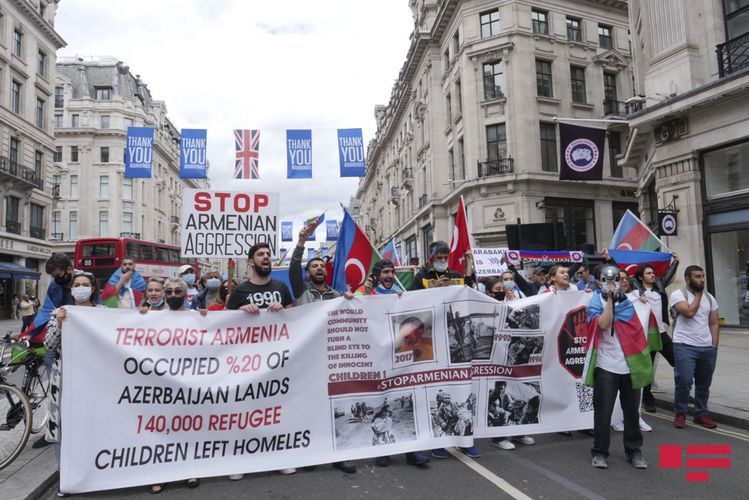 В Лондоне азербайджанцы провели акцию против армянской агрессии - ОБНОВЛЕНО - ФОТО