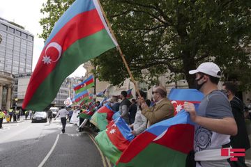 Azərbaycanlılar erməni təcavüzünə qarşı Londonda aksiya keçiriblər - YENİLƏNİB - FOTOSESSİYA - VİDEO