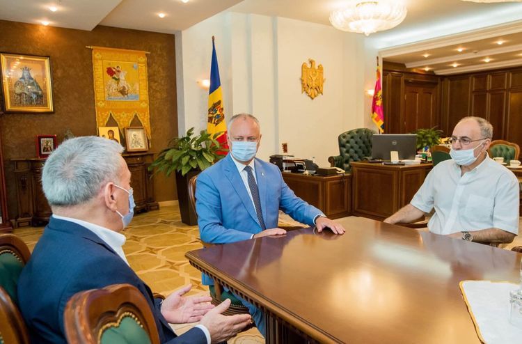 Президент Молдовы встретился с представителями диаспор Азербайджана и Армении