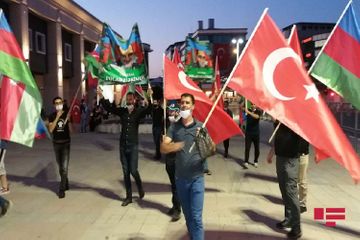 İstanbulda yenidən Azərbaycana dəstək mitinqi keçirilib - FOTO