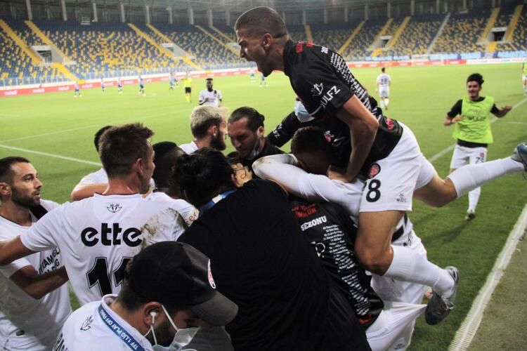“Fatih Karagümrük” 36 ildən sonra Super Liqaya yüksəlib
