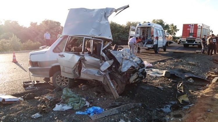 Rusiyada ağır yol qəzasında hər iki sürücü hadisə yerində ölüb - FOTO