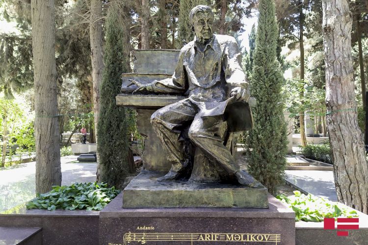 Monument erected Arif Melikov