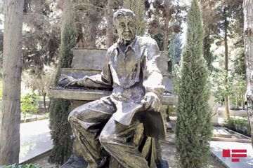 Arif Məlikovun abidəsi ucaldılıb