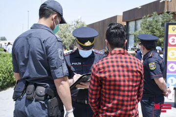 В Баку полиция начала рейды в отношении тех, кто не носит маски - ОБНОВЛЕНО - ФОТО