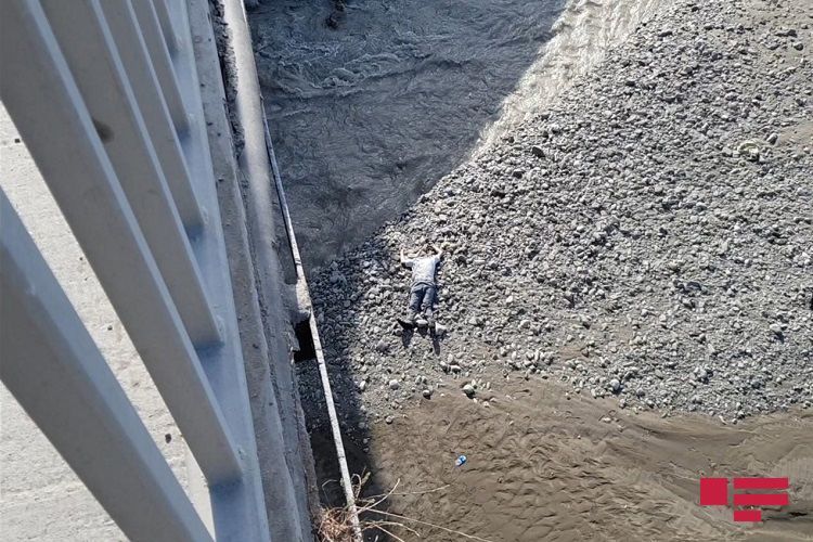 Житель Гёйчайского района бросился с моста в реку - ФОТО