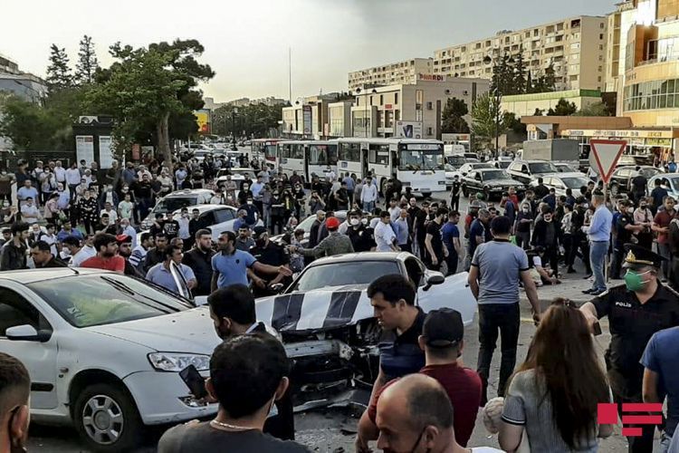 В Баку столкнулись два автомобиля, ранены трое – ФОТО - ОБНОВЛЕНО