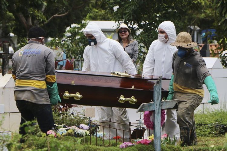 Бразилия обогнала Италию по числу умерших от коронавируса