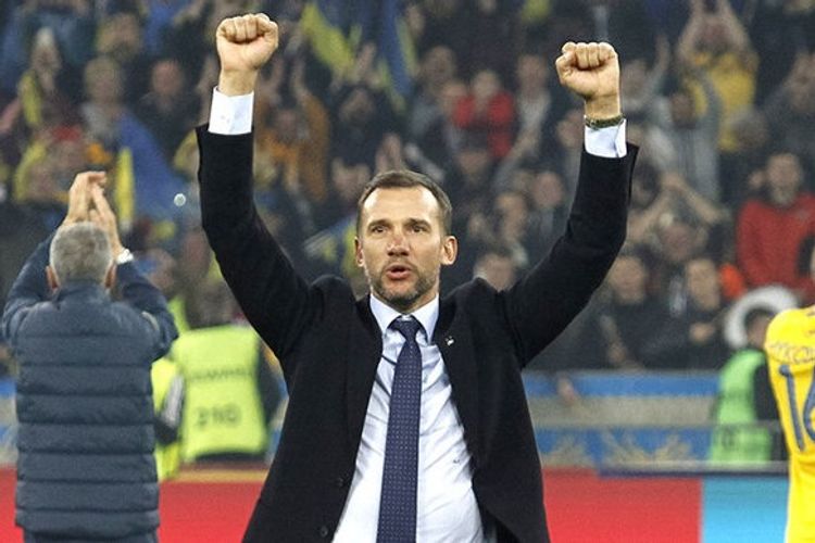 Andrey Şevçenko Ukrayna millisi ilə yeni 2,5 illik müqavilə imzalayıb
