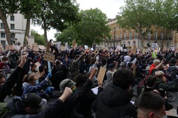 Londonda Corc Floyd üçün keçirilən aksiyadan FOTOREPORTAJ