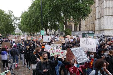 Londonda Corc Floyd üçün keçirilən aksiyadan FOTOREPORTAJ