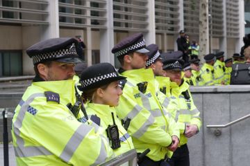 Londonda Corc Floyd üçün keçirilən aksiyadan FOTOREPORTAJ