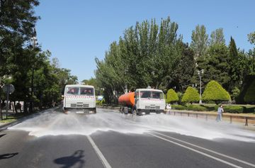 Paytaxt küçələrində gücləndirilmiş dezinfeksiya işləri aparılıb - FOTO