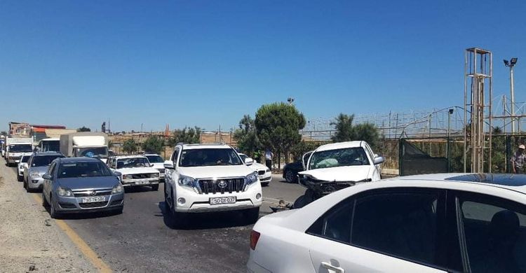 В Баку столкнулись 3 автомобиля, есть пострадавшие - ФОТО