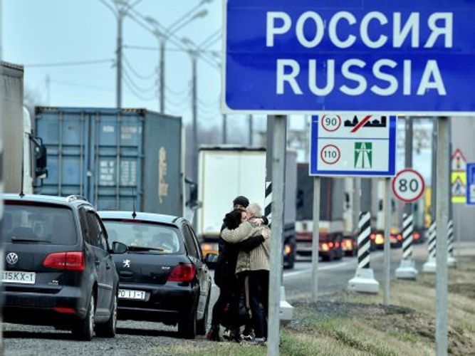 Russia partly opens borders
