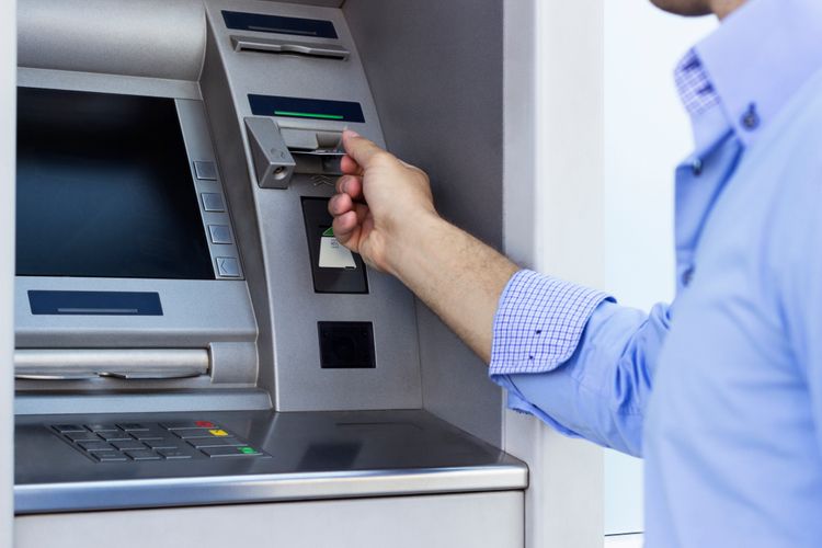 Azərbaycanda bankomatla əməliyyatların orta aylıq həcmi artıb