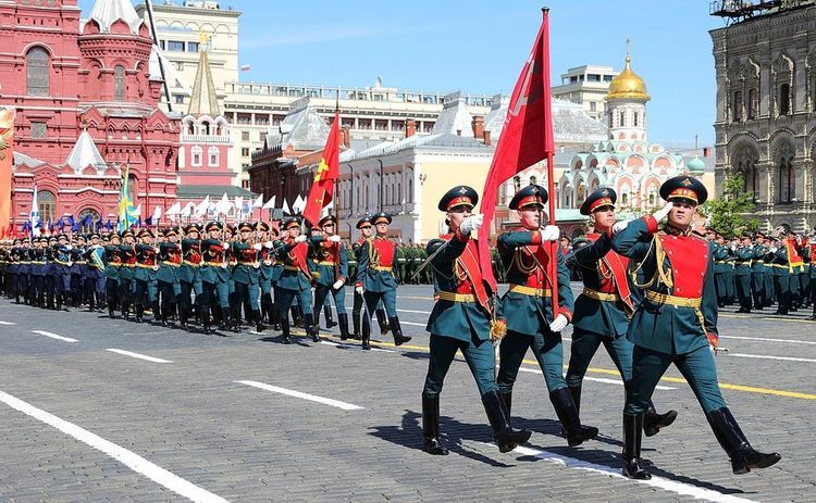 В Кремле назвали причину неприглашения Зеленского на парад Победы