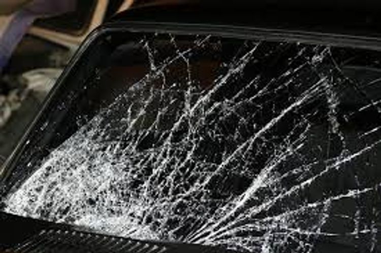 В Хачмазе легковой автомобиль столкнулся с грузовиком, 5 человек получили травмы
