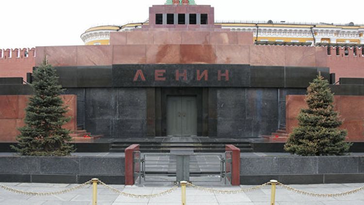Qələbə Paradı zamanı Lenin mavzoleyinin üstünün örtülməməsi üçün Putinə müraciət olunub
