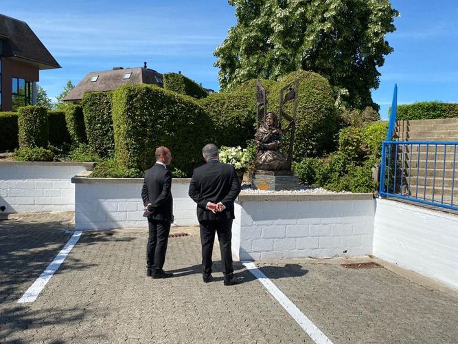 В бельгийском городе Ватерлоо состоялось открытие памятника Хуршидбану Натаван после восстановления 