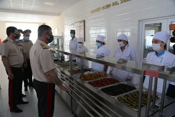 Müdafiə naziri yeni hərbi şəhərcik kompleksinin açılışında iştirak edib