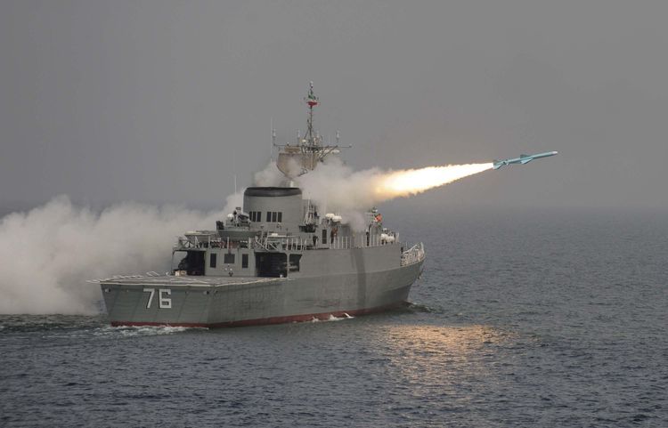 Иран испытал новые ракеты на военных учениях