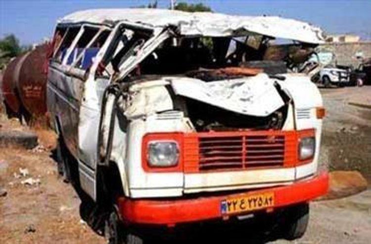 İranda avtobus dərəyə aşıb, 16 nəfər xəsarət alıb