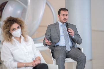 Azərbaycan Prezidentinin köməkçisi Anar Ələkbərov media nümayəndələri ilə görüşüb