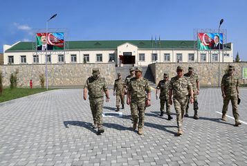 Müdafiə naziri cəbhəboyu zonada hərbi hissənin açılışında iştirak edib - VİDEO