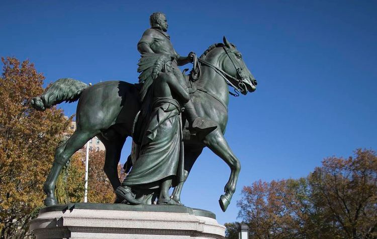 Трамп назвал глупостью планы демонтировать памятник Рузвельту в Нью-Йорке